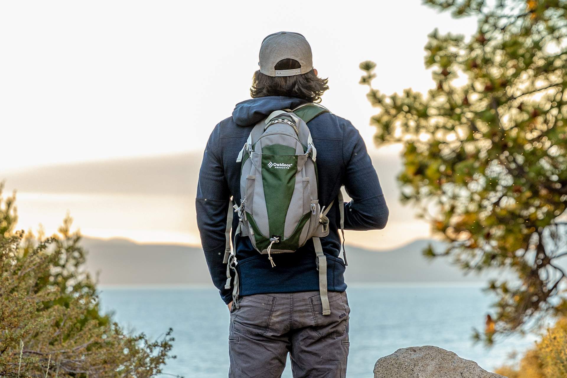 How to stay hydrated outdoors